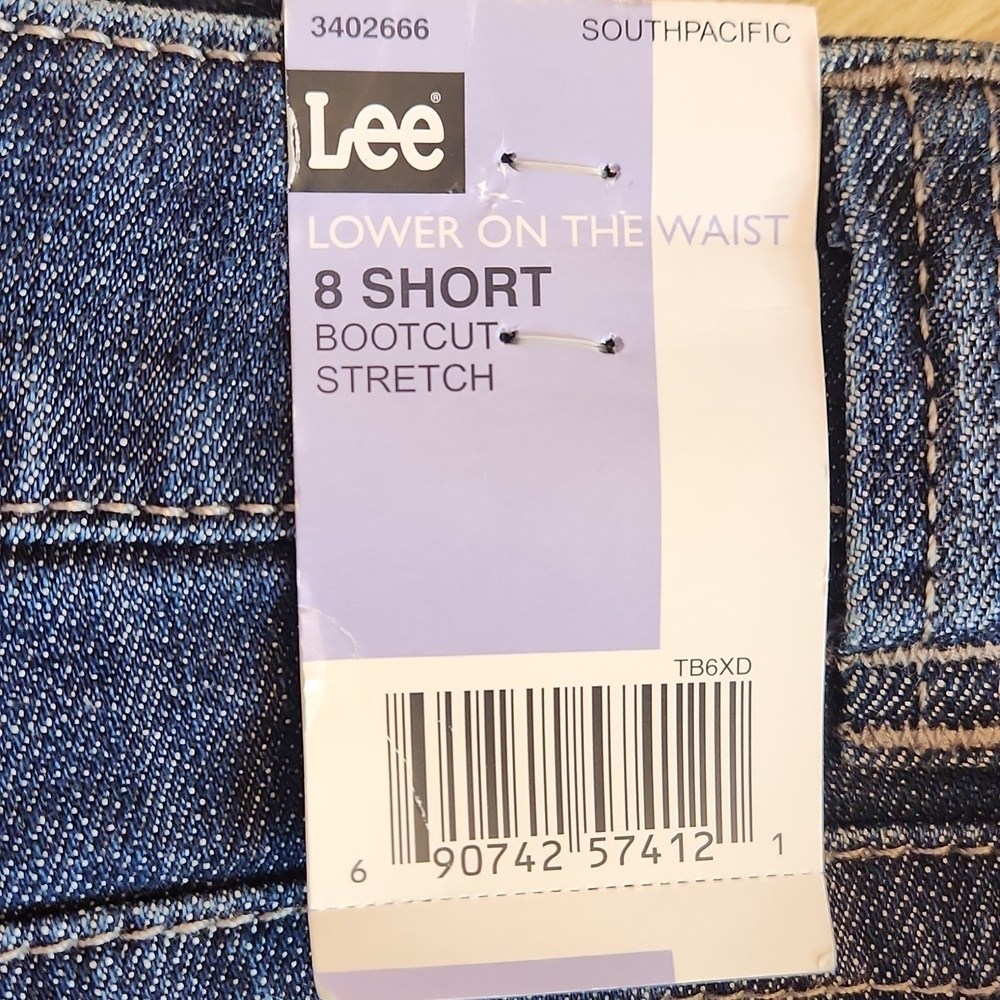 Lee Women's  Midrise Blue Jeans, size 8S - Picture 7 of 13